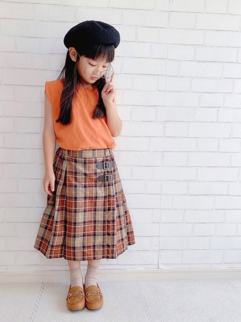 「オレンジ、チェック、2020秋チェッカーず、ベレー帽、おしゃれさんと繋がりたい」｜「LOWRYS FARMのＢＡＳＩＣノースリーブ　889697（Tシャツ/カットソー、オレンジ系）」を使った、haruhinaさん（キッズ・110cm）の夏コーディネートの1枚目の写真