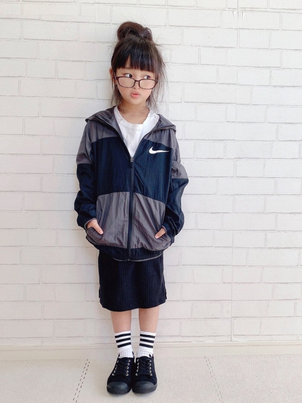 「秋コーデ、ナイキ、5歳、スポーツミックス、おしゃれさんと繋がりたい、ラインソックス」｜「green label relaxingのNIKE（ナイキ）ウーブンジャケット（ブルゾン、ブラック系）」を使った、haruhinaさん（キッズ・110cm）の秋コーディネートの1枚目の写真