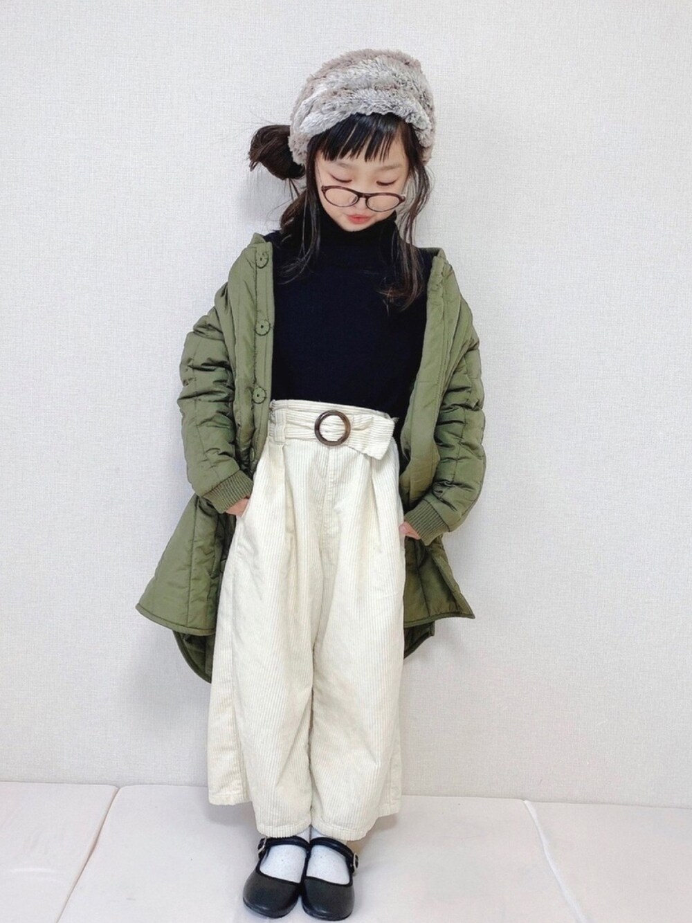 「年末WEAR感謝祭、プチプラ、GU、タートルネック、コーデュロイパンツ、おしゃれさんと繋がりたい、キルティングジャケット」｜「BREEZEのタートルニット（ニット/セーター、ブラック系）」を使った、haruhinaさん（キッズ・110cm）の冬コーディネートの1枚目の写真