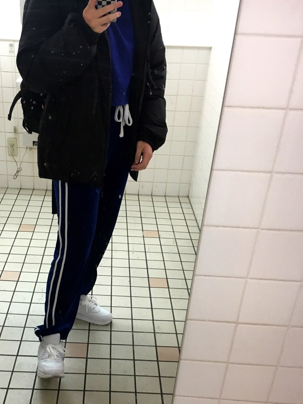 「シンプル、NIKE、NIKE AIR MAX、スニーカー、トイレから失礼しやす、ダル着、FOREVER 21、メンズ」｜「NIKEのNIKE AIR MAX 90 ESSENTIAL【SP】（スニーカー、ホワイト系）」を使った、Manaminnnさん（レディース・168cm）の冬コーディネートの1枚目の写真