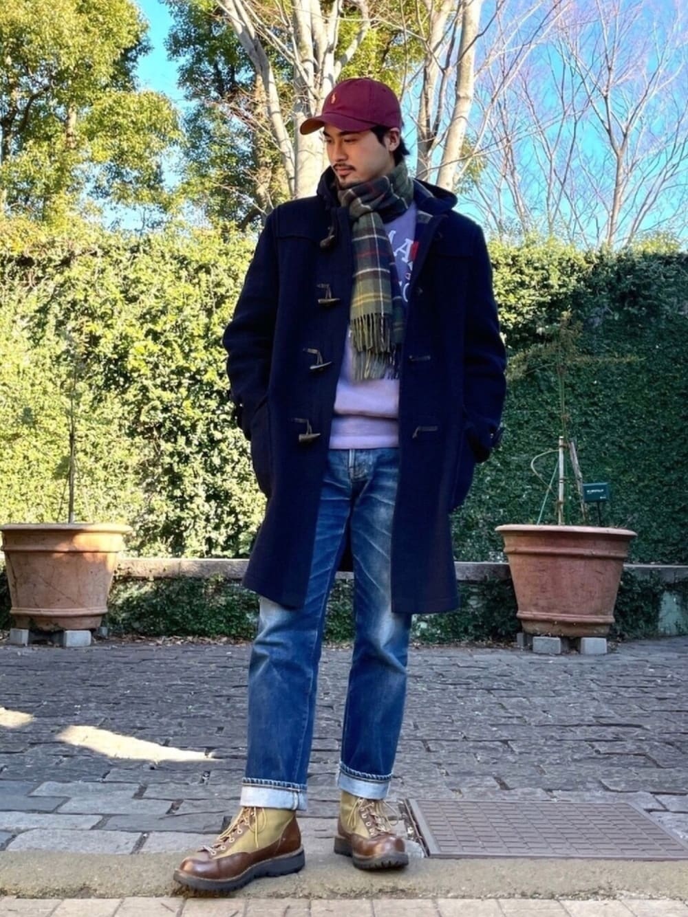 「休日スタイル、大人コーデ、大人カジュアル、ダッフルコート、ブーツ、デニム、ロングコート、あったかコーデ、冬コーデ、いいね、save、フォローお願いします🤑」｜「Gloverallのアイテム（ダッフルコート、ブラック系）」を使った、かとうまお | 経年変化委員会さん（メンズ・173cm）の冬コーディネートの1枚目の写真