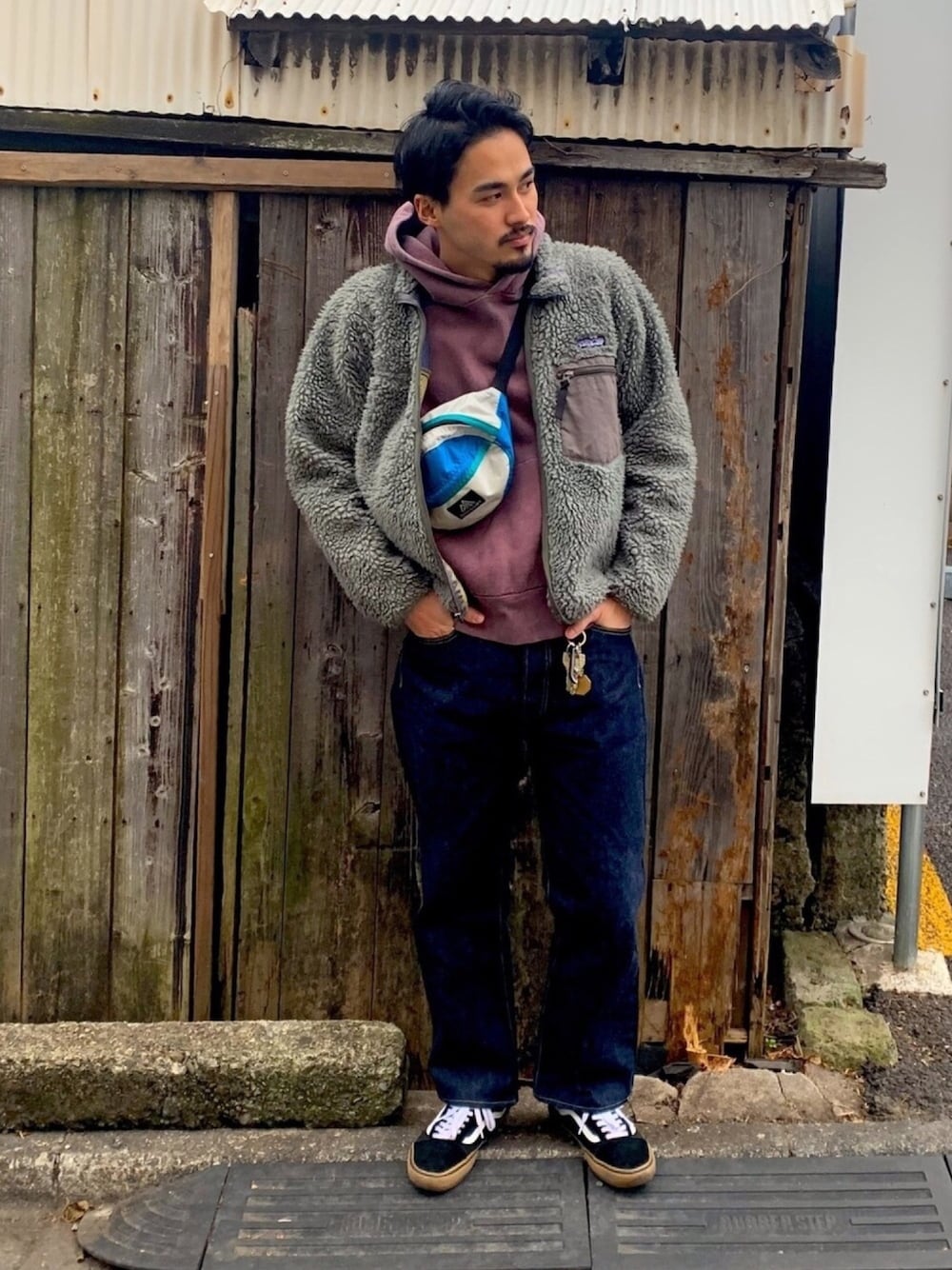 「私の推しブランド、patagonia、Gregory、VANS、レトロX、90'sスタイル、ボアジャケット、スニーカー、ストリートMIX、ストリートコーデ」｜「patagoniaのアイテム（ジャケット/アウター、グリーン系）」を使った、かとうまお | 経年変化委員会さん（メンズ・173cm）の冬コーディネートの1枚目の写真