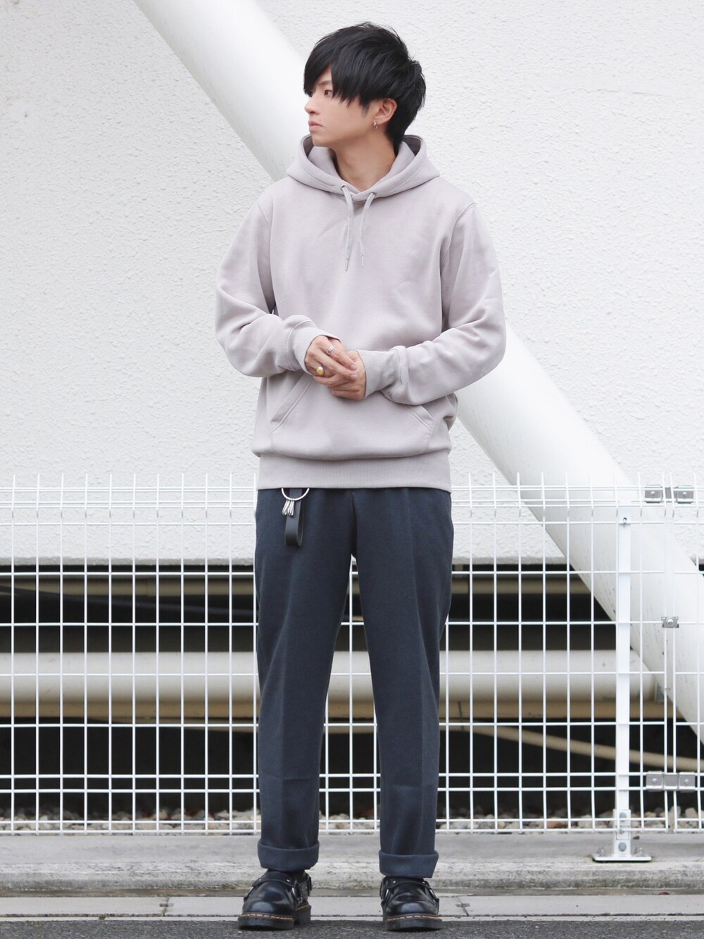 「秋のマイ旬スタイル、休日スタイル、くすみカラー、UNIQLO、秋のカフェオレコーデ、ビッグシルエット、ストリート、モード」｜「GUのアイテム（パーカー、グレー系）」を使った、GPさん（メンズ・163cm）の秋コーディネートの1枚目の写真