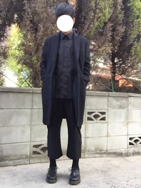 「真っ黒コーデ」｜「アイテム（チェスターコート）」を使った、りょーさん（メンズ・170cm）の春コーディネート