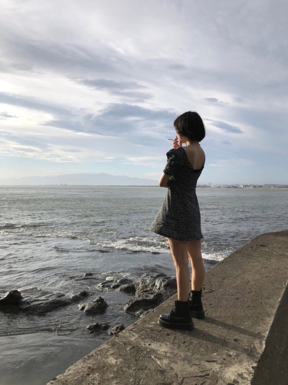 「マーチン、お洒落さんとつながりたい」｜「H&Mのアイテム（ワンピース、ブラック系）」を使った、しださん（レディース・158cm）の秋コーディネートの1枚目の写真