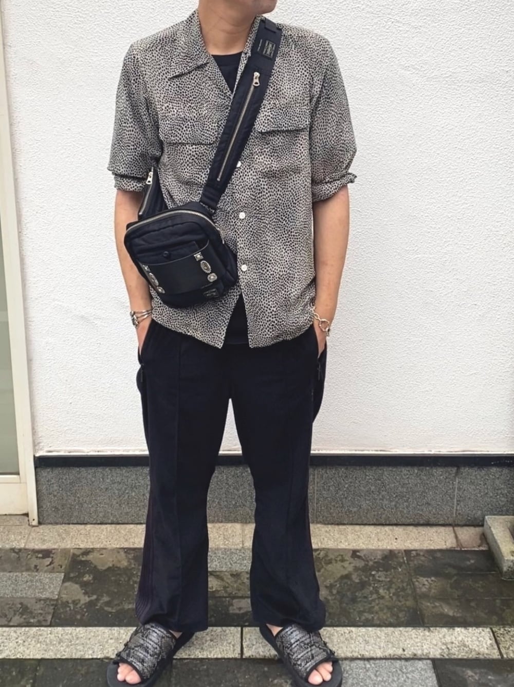 「今日のコーデ、大人カジュアル、夏コーデ、NEEDLES、ビームス、サンダル、オープンカラーシャツ、シャツ、レオパード、UNIQLO」｜「Needlesの＜NEEDLES（ニードルズ）＞ LEOPARD SHT■■■（シャツ/ブラウス、ベージュ系）」を使った、でこるさん（メンズ・169cm）の夏コーディネートの1枚目の写真