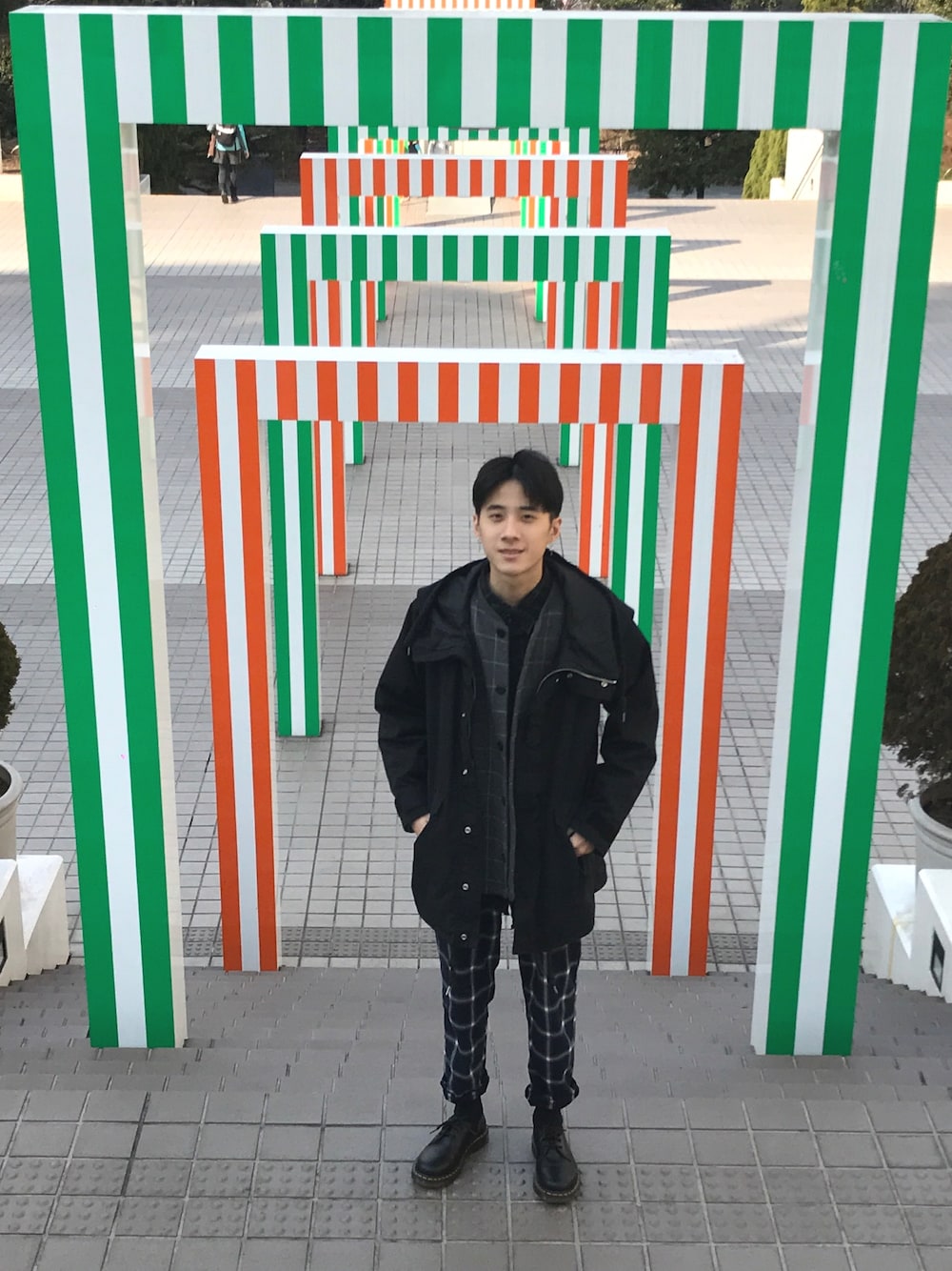 「台場」｜「無印良品のアイテム（ニット/セーター、ブラック系）」を使った、鳳さん（メンズ・173cm）の冬コーディネートの1枚目の写真