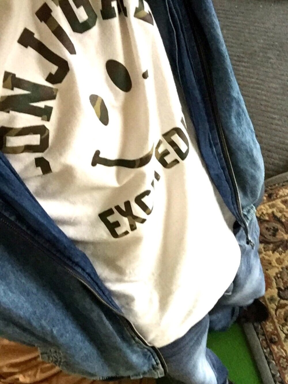 「デニム、アベイル、シンプルコーデ、ダボパン」｜「Availのアイテム（Tシャツ/カットソー、ホワイト系）」を使った、ユーガさん（メンズ・180cm）の夏コーディネートの1枚目の写真