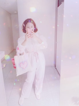 「NICE CLAUP（ナイスクラップ）のアイテム（オールインワン・サロペット）」を使った、Tomomilkyさん（レディース・156cm）の春コーディネート