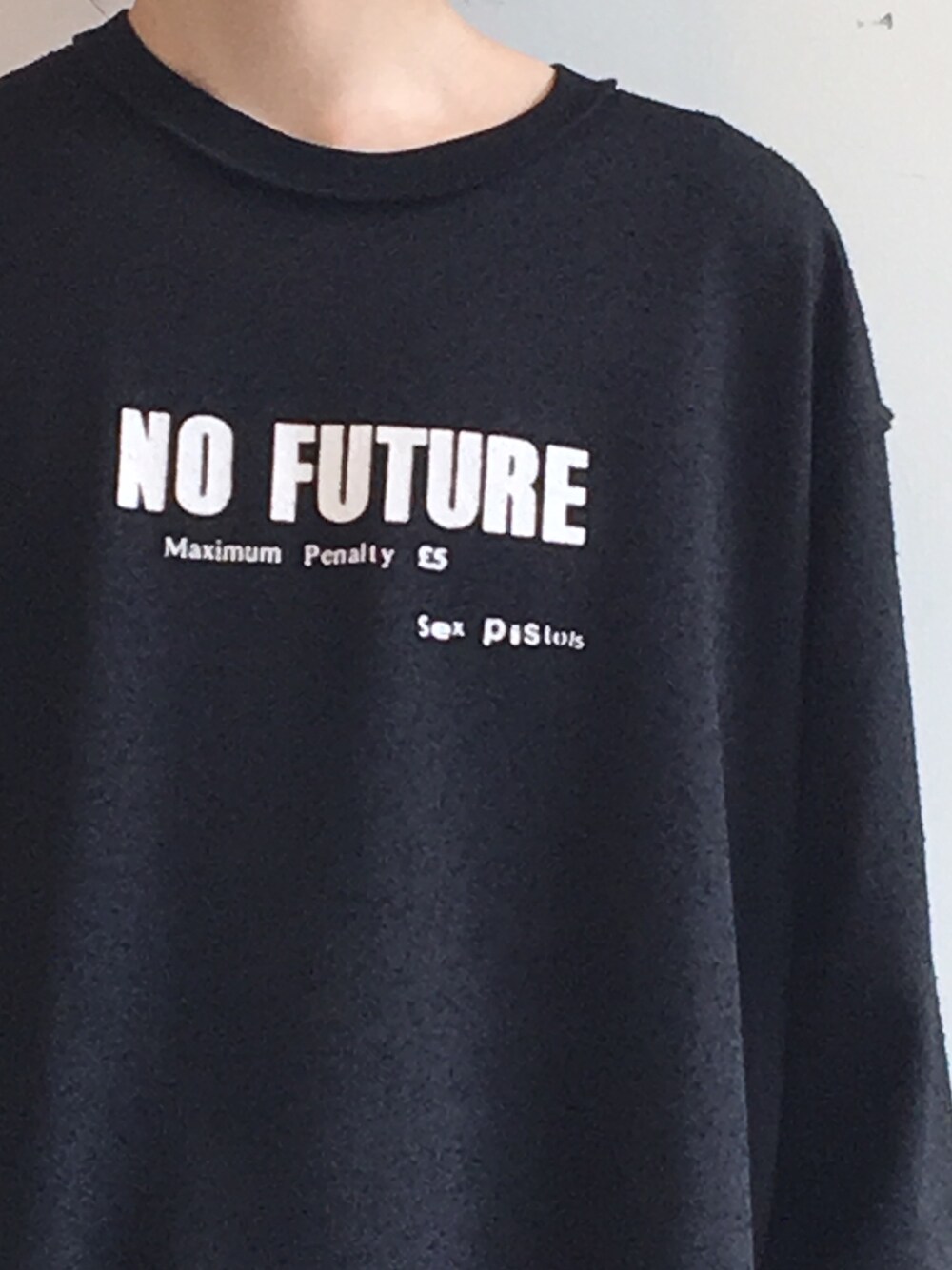 「10exture、goro's、children of the discordance、シンプルコーデ、夏、ビックシルエット、オトナカジュアル、モノトーン、秋のコーデ、ブラック」｜「10extureのアイテム（Tシャツ/カットソー、ブラック系）」を使った、志鎌英明さん（メンズ・170cm）の夏コーディネートの1枚目の写真