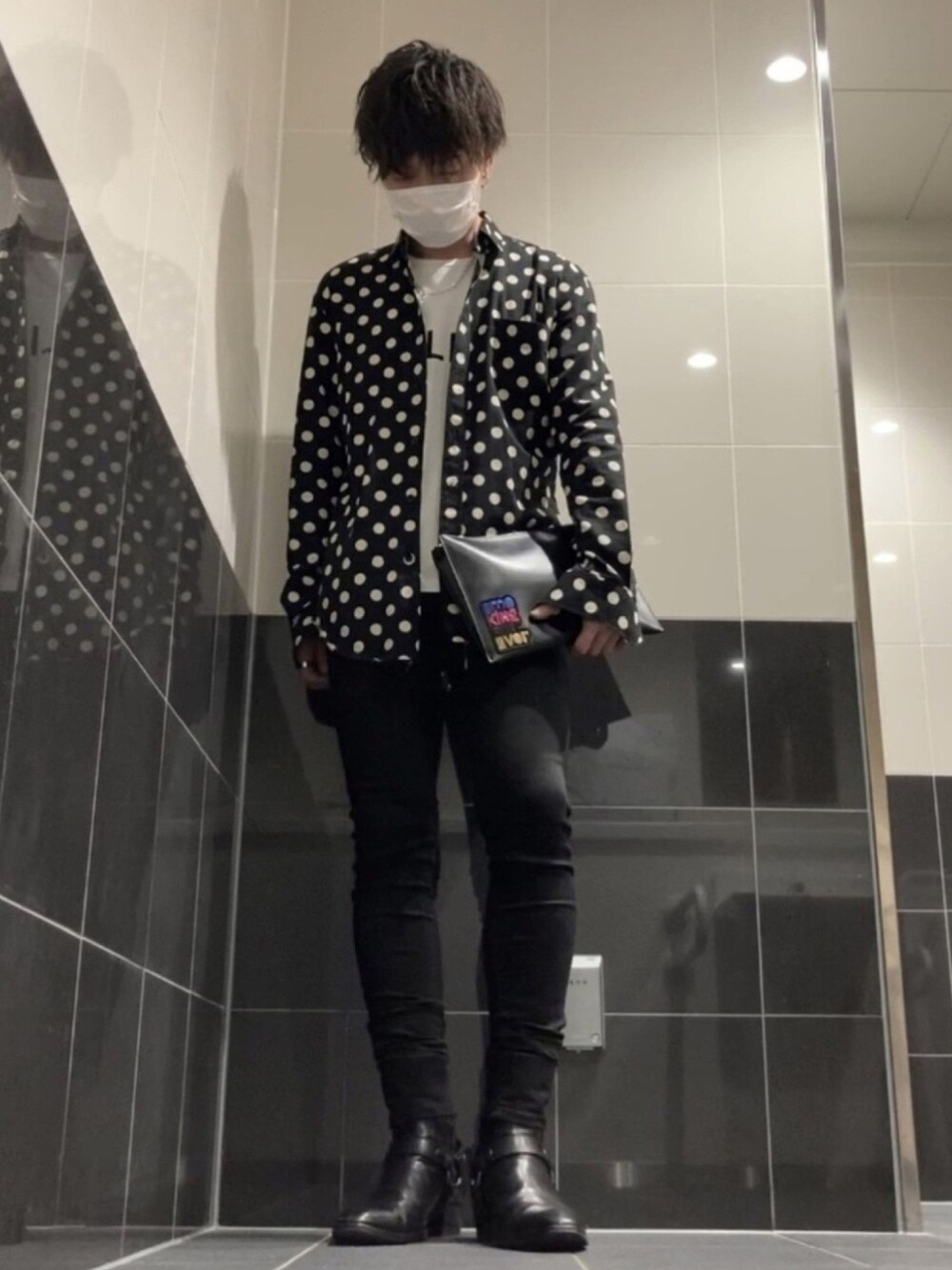 「シンプルコーデ、夏コーデ、黒、ootd、モノトーン、サンローランパリ、Saint Laurent、CELINE、岩田剛典、登坂広臣」｜「SAINT LAURENT PARISのアイテム（クラッチバッグ、ブラック系）」を使った、yasuhiro.kawaさん（メンズ・172cm）の春コーディネートの1枚目の写真