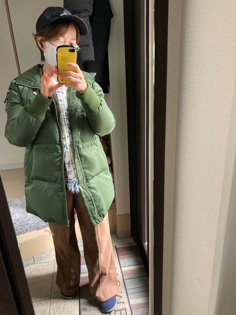 「COLONY 2139の起毛ツイルフレアパンツ（その他パンツ、ブラウン系）」を使った、里さん（レディース・155cm）の冬コーディネートの1枚目の写真