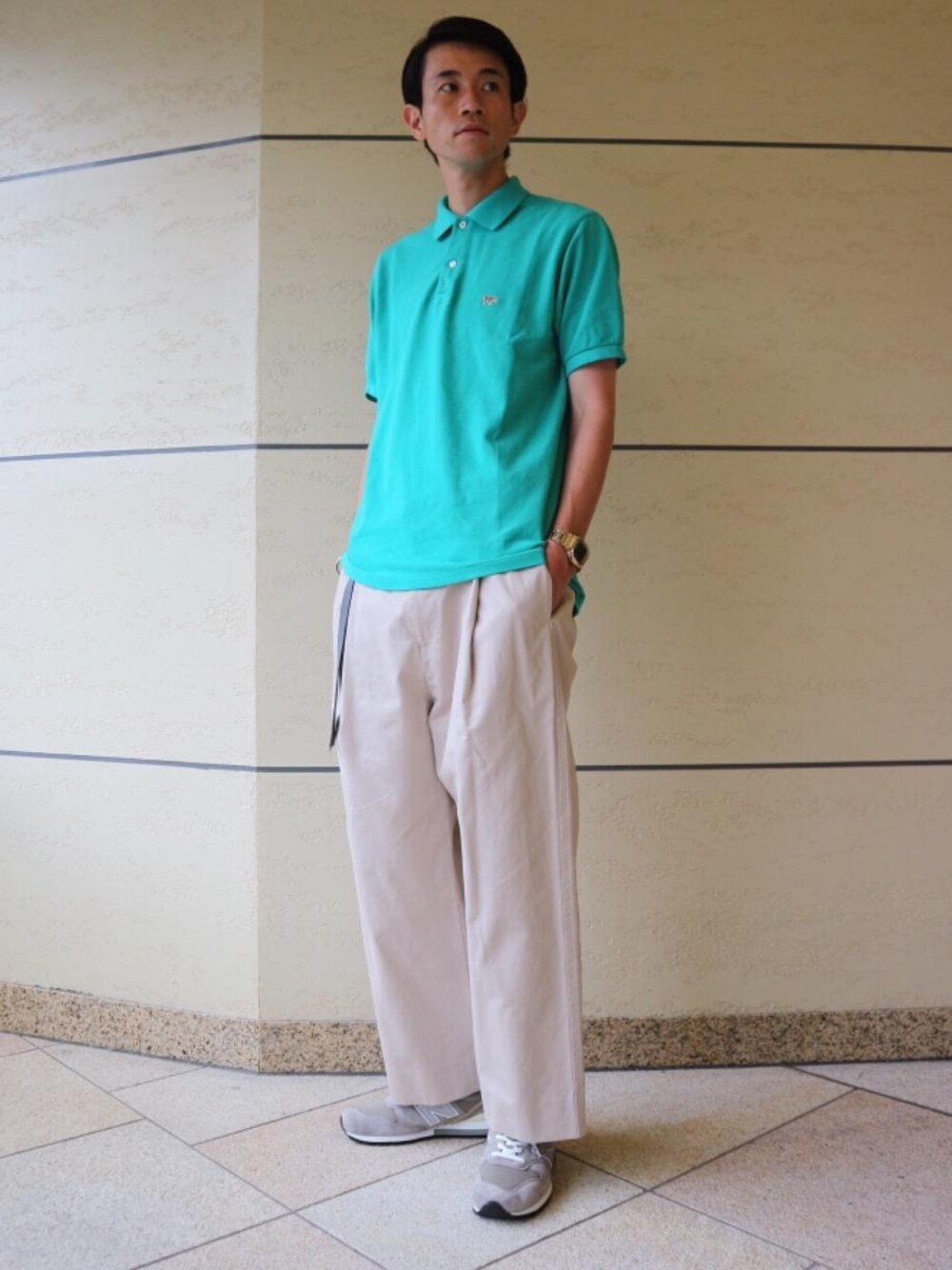 「UNITED ARROWSの＜UNITED ARROWS＞ UNSAI ツイル エクストラワイド "BOLD"（その他パンツ、ベージュ系）」を使った、Mitsui Kentaroさん（メンズ・186cm）の春コーディネートの1枚目の写真