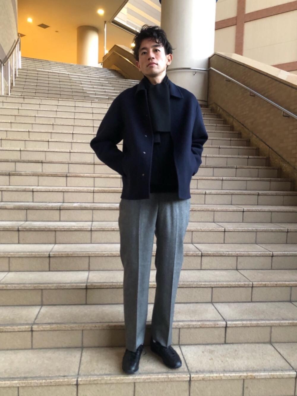 「ベーシック/トラッド、ぱんつ、あうたー」｜「UNITED ARROWSの＜UNITED ARROWS＞ YMGT ミドルゲージ クルーネックニット（ニット/セーター、ブラック系）」を使った、Mitsui Kentaroさん（メンズ・186cm）の冬コーディネートの1枚目の写真