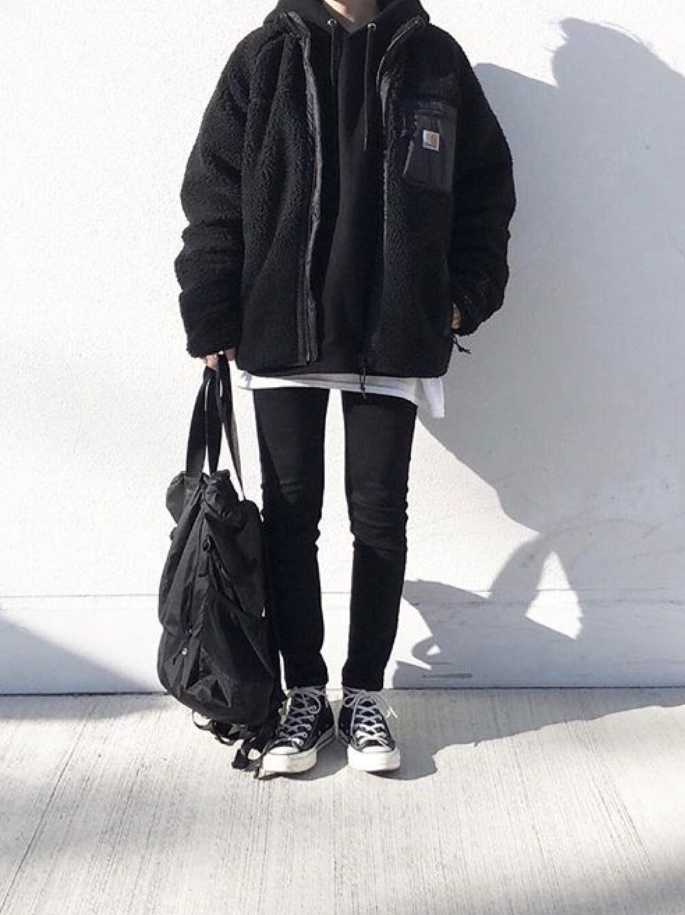 ブラック系のジャケット/アウターを着用したレディースの冬コーディネートの1枚目の写真