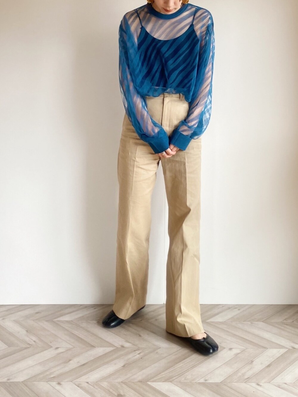 RIKAさんの「＜6(ROKU)＞COTTON BOOT CUT CHINO PANTS/パンツ（6）」を使ったコーディネート