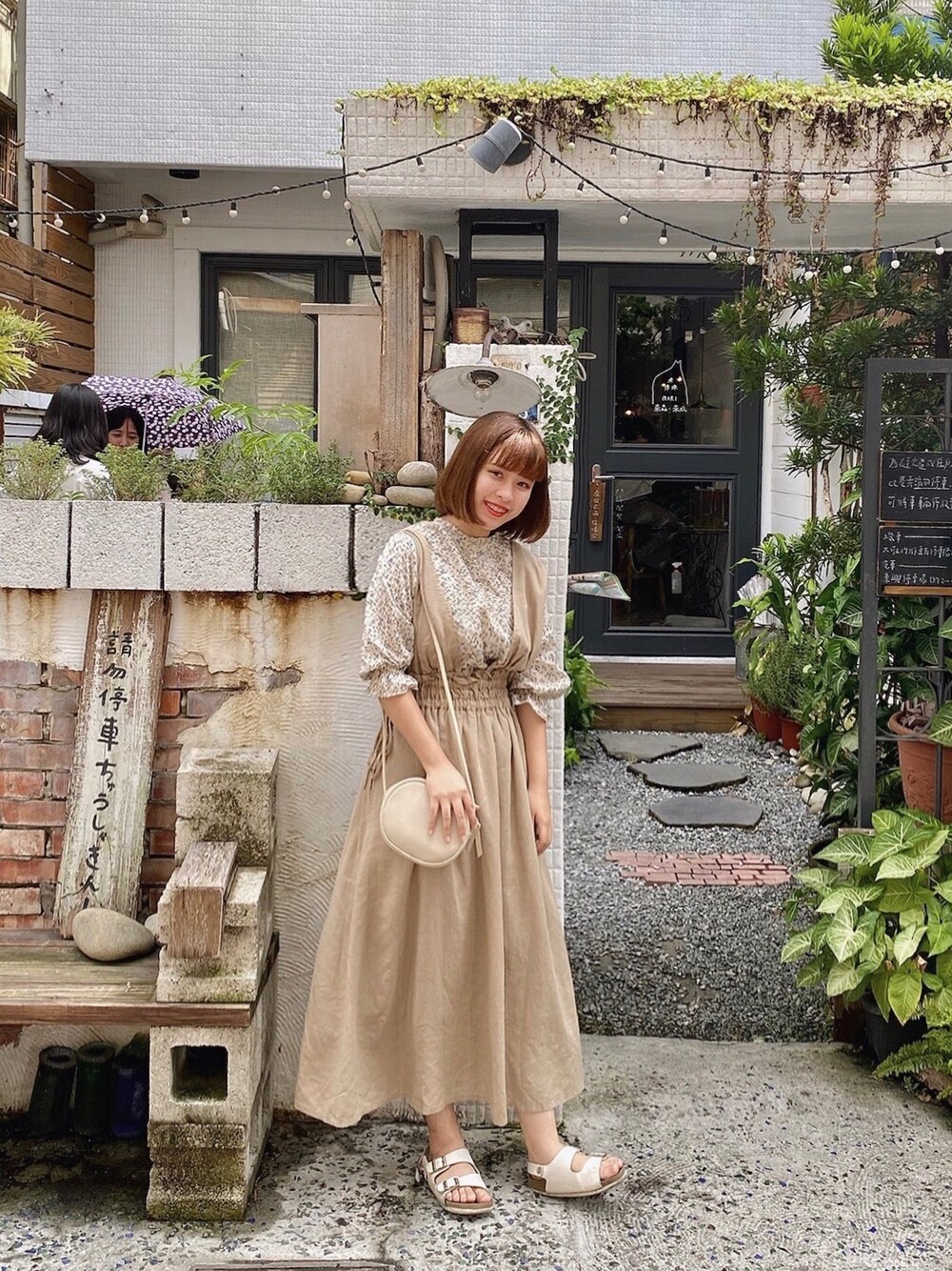 「Samansa Mos2 blueのアイテム（その他トップス、ベージュ系）」を使った、yunyunさん（レディース・158cm）の夏コーディネートの1枚目の写真