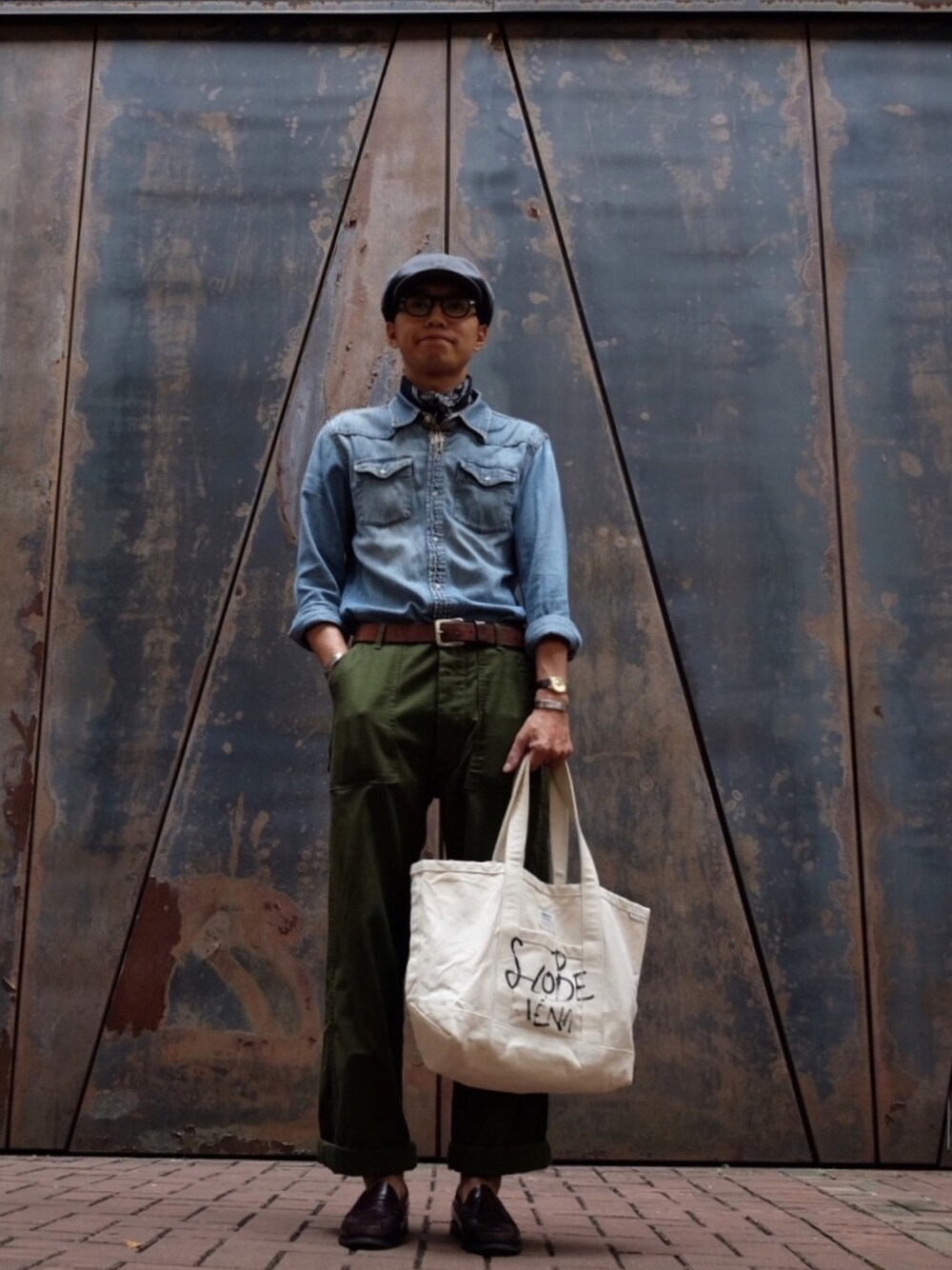 「working style」｜「VINTAGEのアイテム（シャツ/ブラウス、ブルー系）」を使った、83saneZさん（メンズ・169cm）の冬コーディネートの1枚目の写真
