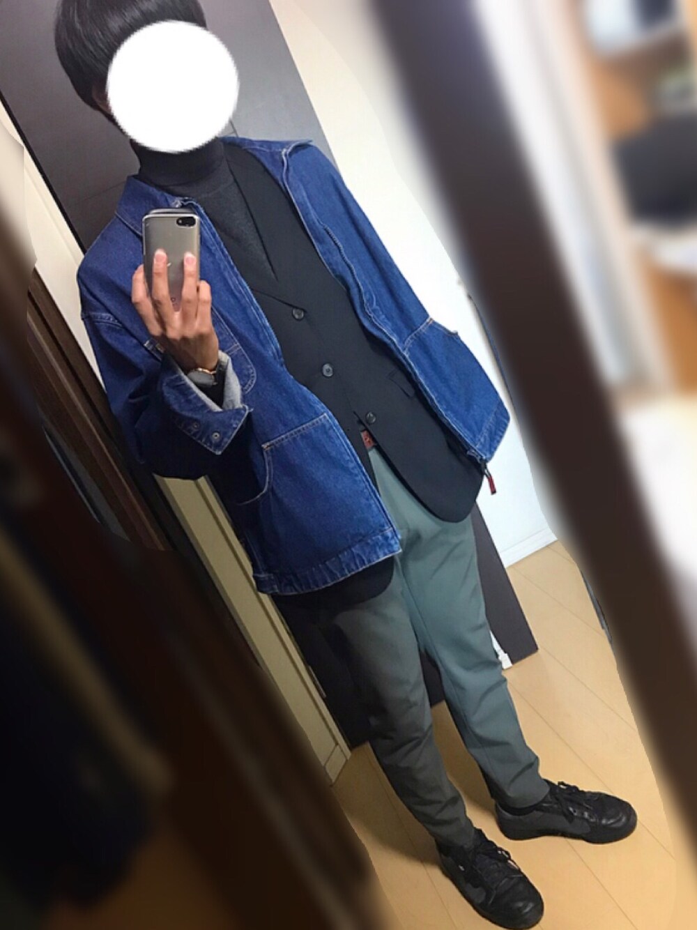 「おしゃれさんと繋がりたい、秋冬コーデ、カジュアル、秋コーデ、きれいめカジュアル、ブラック、ビッグシルエット、タートルネック、Wrangler、PaulSmith」｜「Wranglerのアイテム（ブルゾン、ブルー系）」を使った、砂糖さん（メンズ・180cm）の秋コーディネートの1枚目の写真