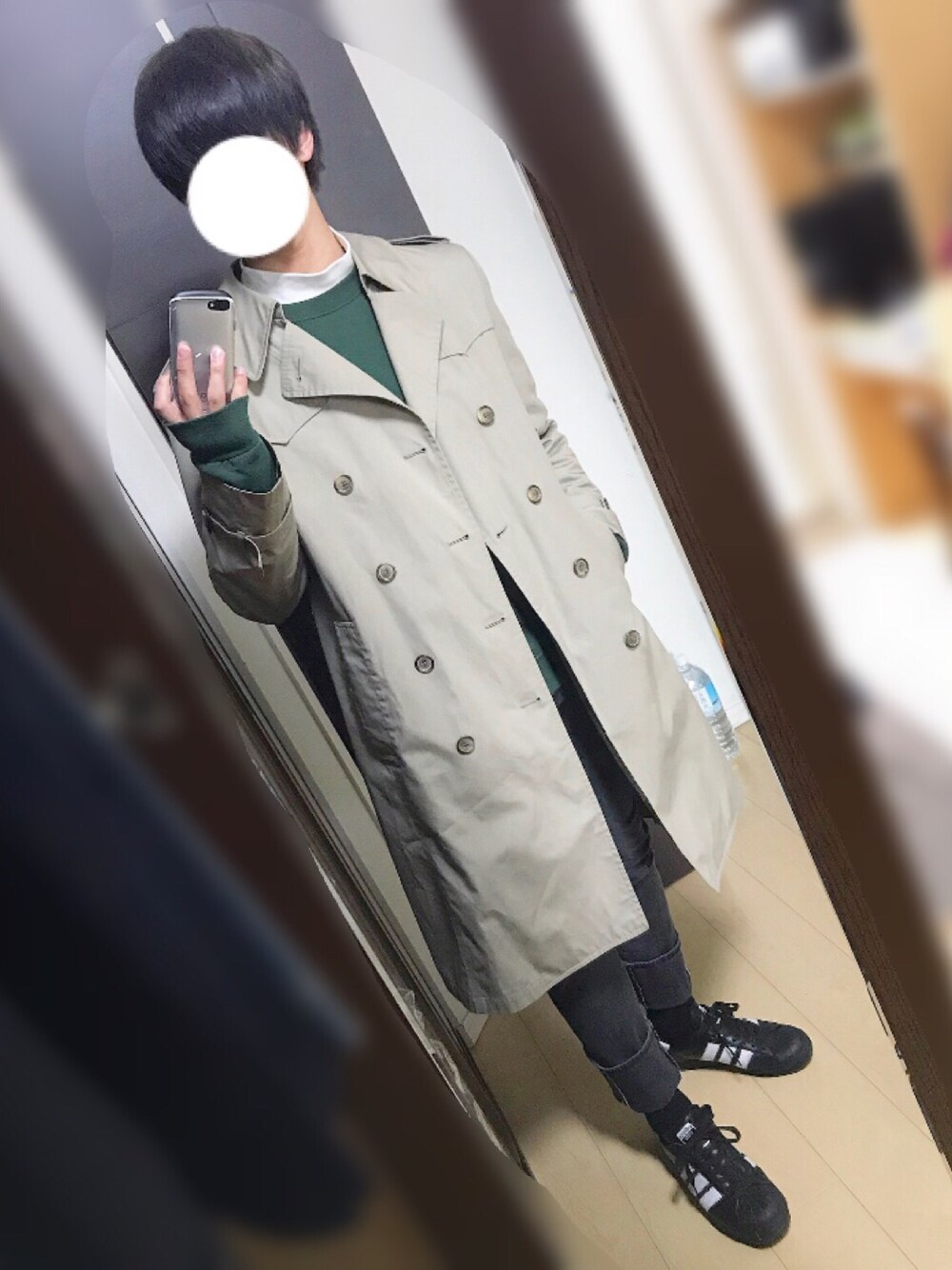 「シンプルコーデ、冬のコーデ、おしゃれさんと繋がりたい、ビッグシルエット、冬アウター、オトナカジュアル、古着コーデ、スキニーデニム、スウェット、トレンチコート」｜「LONDONFOGのアイテム（トレンチコート、ベージュ系）」を使った、砂糖さん（メンズ・180cm）の冬コーディネートの1枚目の写真