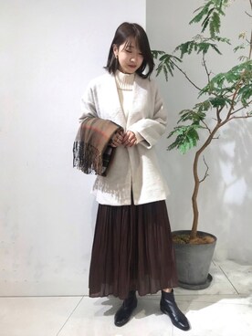 「白ニット」｜「アイテム（ノーカラージャケット）」を使った、みやりなさん（レディース・167cm）の秋コーディネート