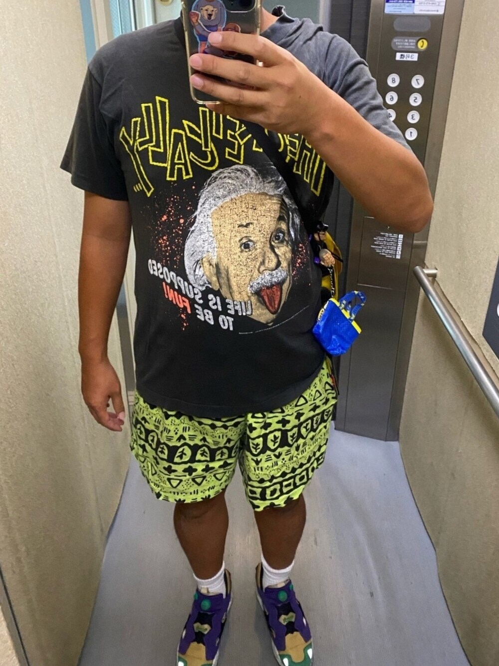 「古着、派手、おじさんだって服が好き」｜「古着のアイテム（Tシャツ/カットソー、ブラック系）」を使った、松さん（メンズ・178cm）の秋コーディネートの1枚目の写真