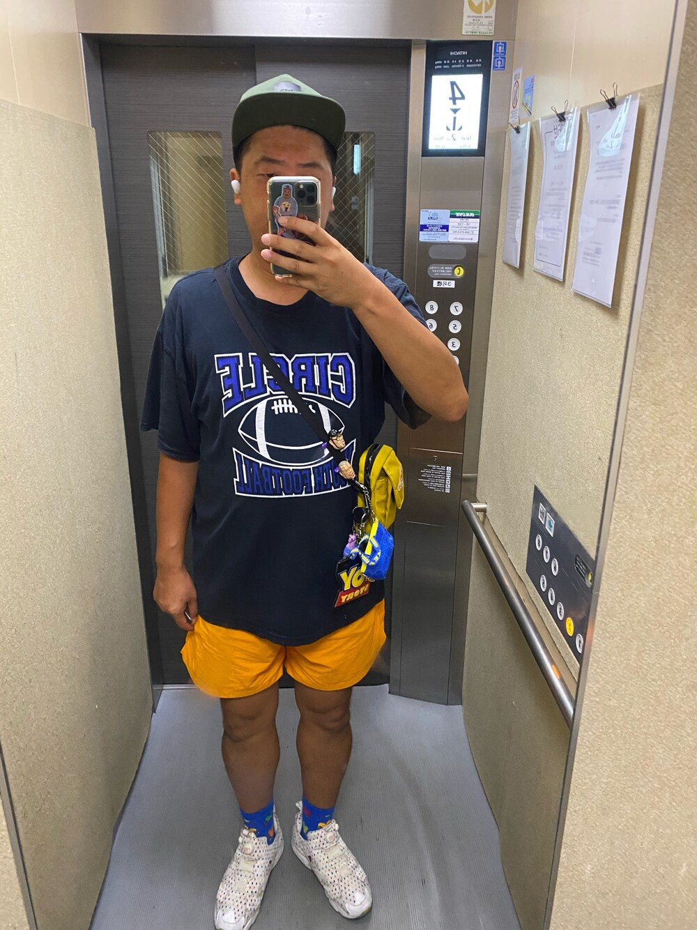 「古着コーデ、おじさんコーデ、通勤着」｜「古着のアイテム（Tシャツ/カットソー、ブラック系）」を使った、松さん（メンズ・178cm）の秋コーディネートの1枚目の写真