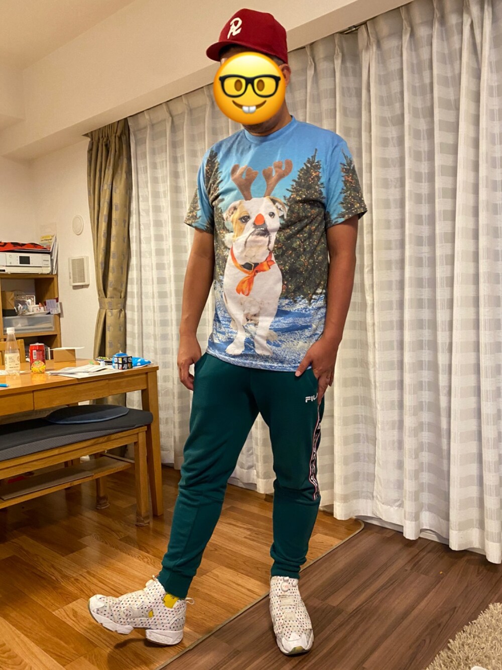 「古着MIX、H&M、reebok、おじさんコーデ、おじさん、FILA、派手、季節感無し、青×赤×緑」｜「古着（H&M）のアイテム（Tシャツ/カットソー、ブルー系）」を使った、松さん（メンズ・178cm）の秋コーディネートの1枚目の写真
