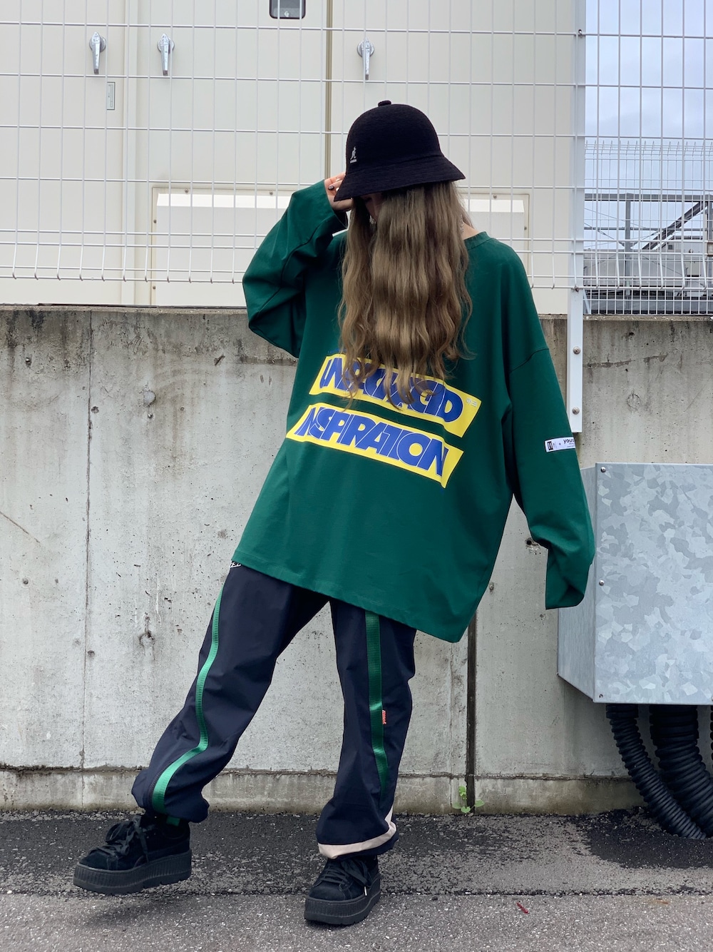 「ストリート、LHP、ootd、韓国ブランド、韓国ファッション、youser、lhpprivatelab」｜「L.H.PのYOUSER/ユーザー/UNPACKAGED LONGSLEEVE T-SHIRTS（Tシャツ/カットソー、グリーン系）」を使った、moneさん（レディース・160cm）の夏コーディネートの1枚目の写真