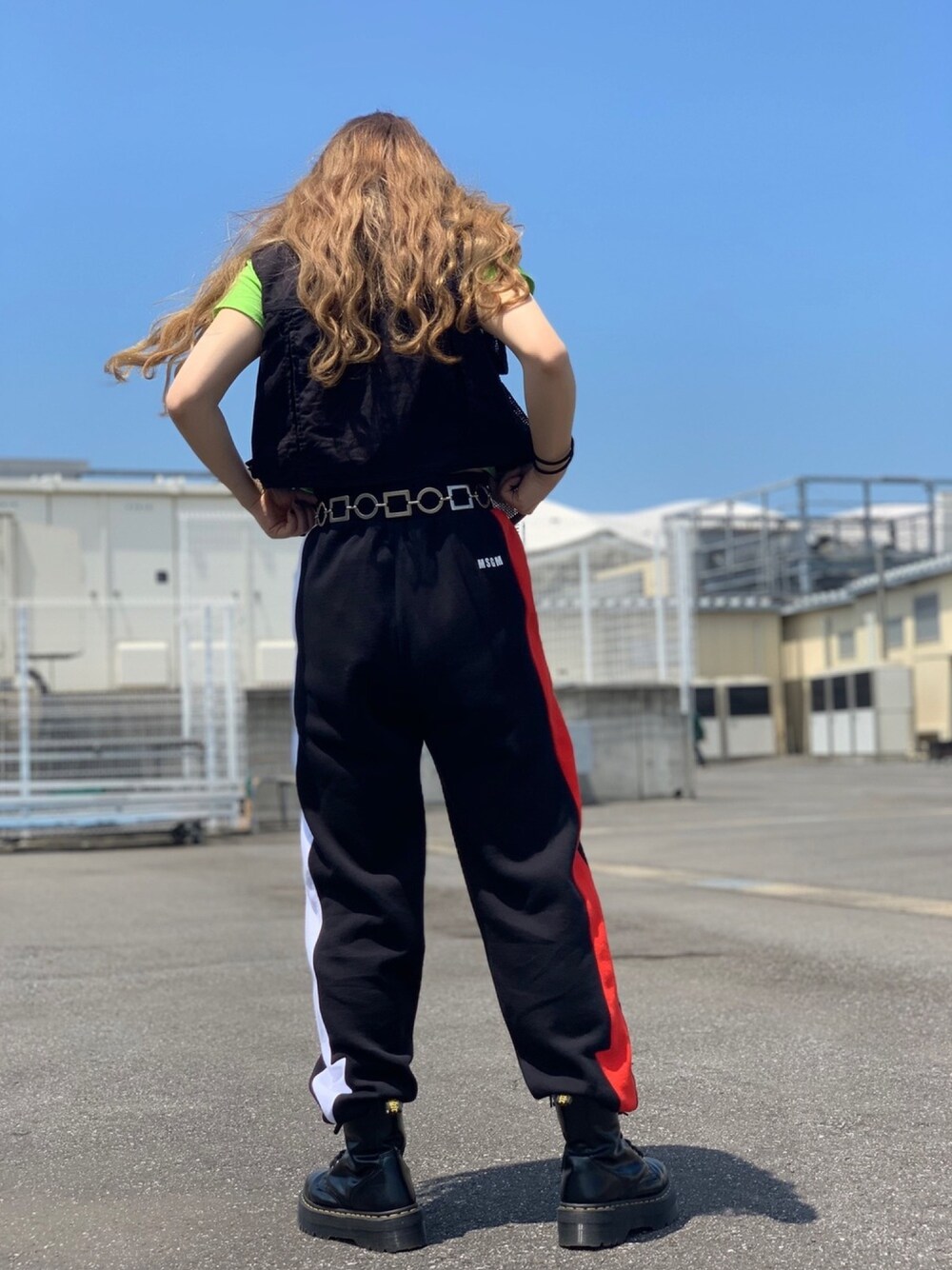 「LHP、lhpprivatelab、ootd、スウェットパンツ、MSGM、ストリート、夏コーデ」｜「MSGMのアイテム（その他パンツ、ブラック系）」を使った、moneさん（レディース・160cm）の夏コーディネートの1枚目の写真