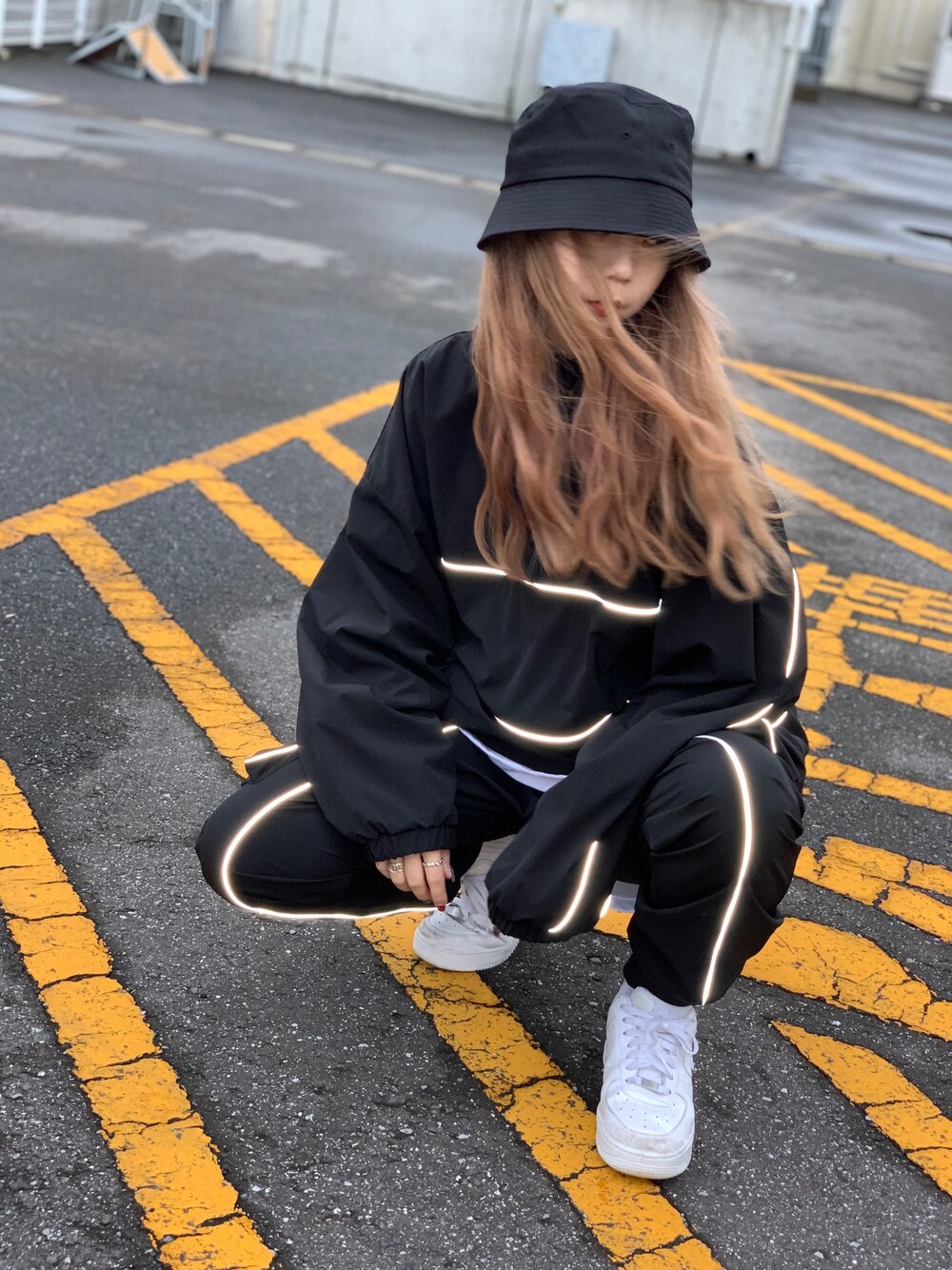 「セットアップ、カジュアル、オールブラック、LHP、ootd、リフレクター、秋コーデ、lhpprivatelab」｜「WHITELANDのアイテム（ジャージ、ブラック系）」を使った、moneさん（レディース・160cm）の秋コーディネートの1枚目の写真