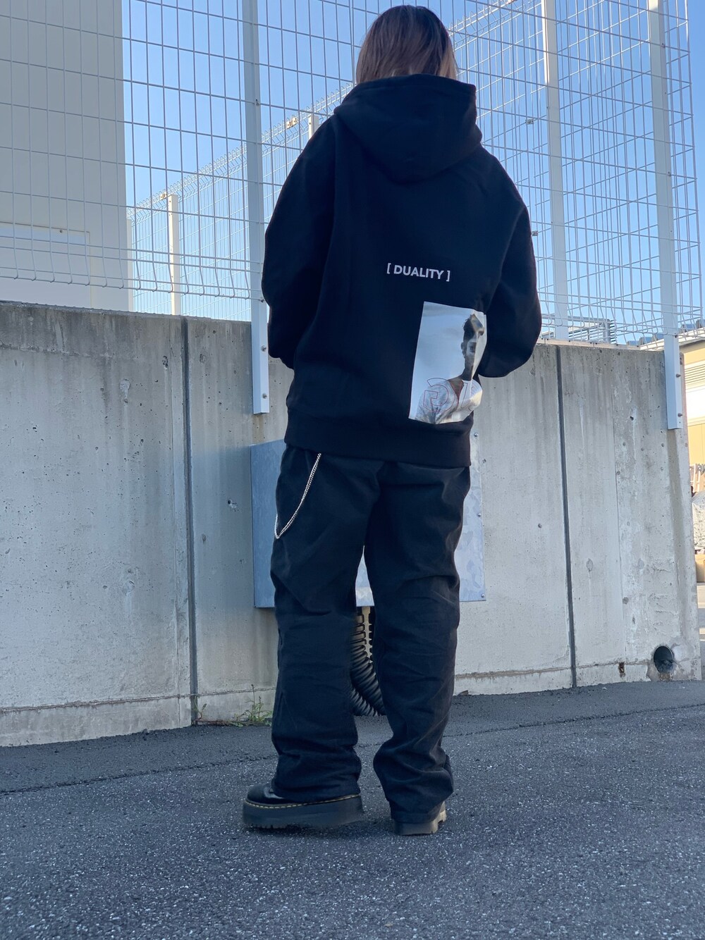 「秋コーデ、パーカー、オールブラック、休日スタイル、ootd、ラフ、パンツスタイル」｜「L.H.P Private Brandのアイテム（パーカー、ブラック系）」を使った、moneさん（レディース・160cm）の秋コーディネートの1枚目の写真