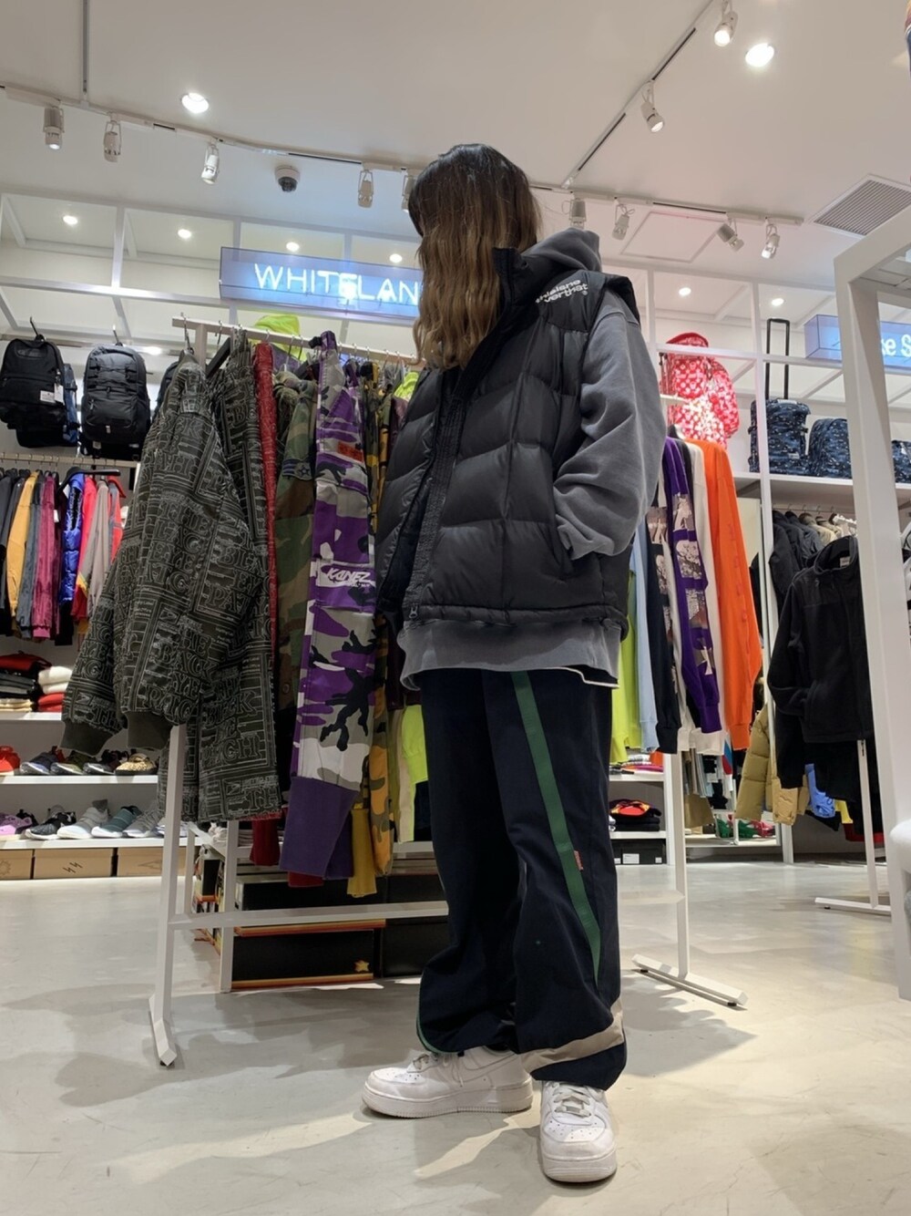 「メンズライク、パンツスタイル、今日のコーデ、冬のコーデ、休日スタイル、冬アウター、カジュアル、thisisneverthat、Guess Jeans 、ootd」｜「thisisneverthatのアイテム（ジャケット/アウター、ブラック系）」を使った、moneさん（レディース・160cm）の冬コーディネートの1枚目の写真