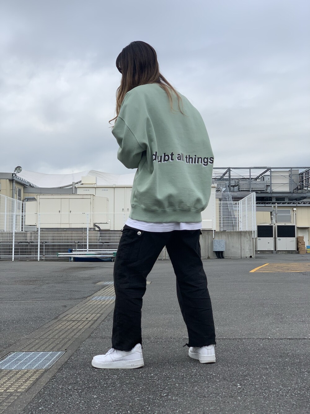 「冬、クリスマスコーデ、今日のコーデ、休日スタイル、ラフ、トレーナー、ootd、LHP」｜「L.H.P Private BrandのPRIVATE LAB/プライベートラボ/Doubt Sweat（スウェット、グリーン系）」を使った、moneさん（レディース・160cm）の冬コーディネートの1枚目の写真