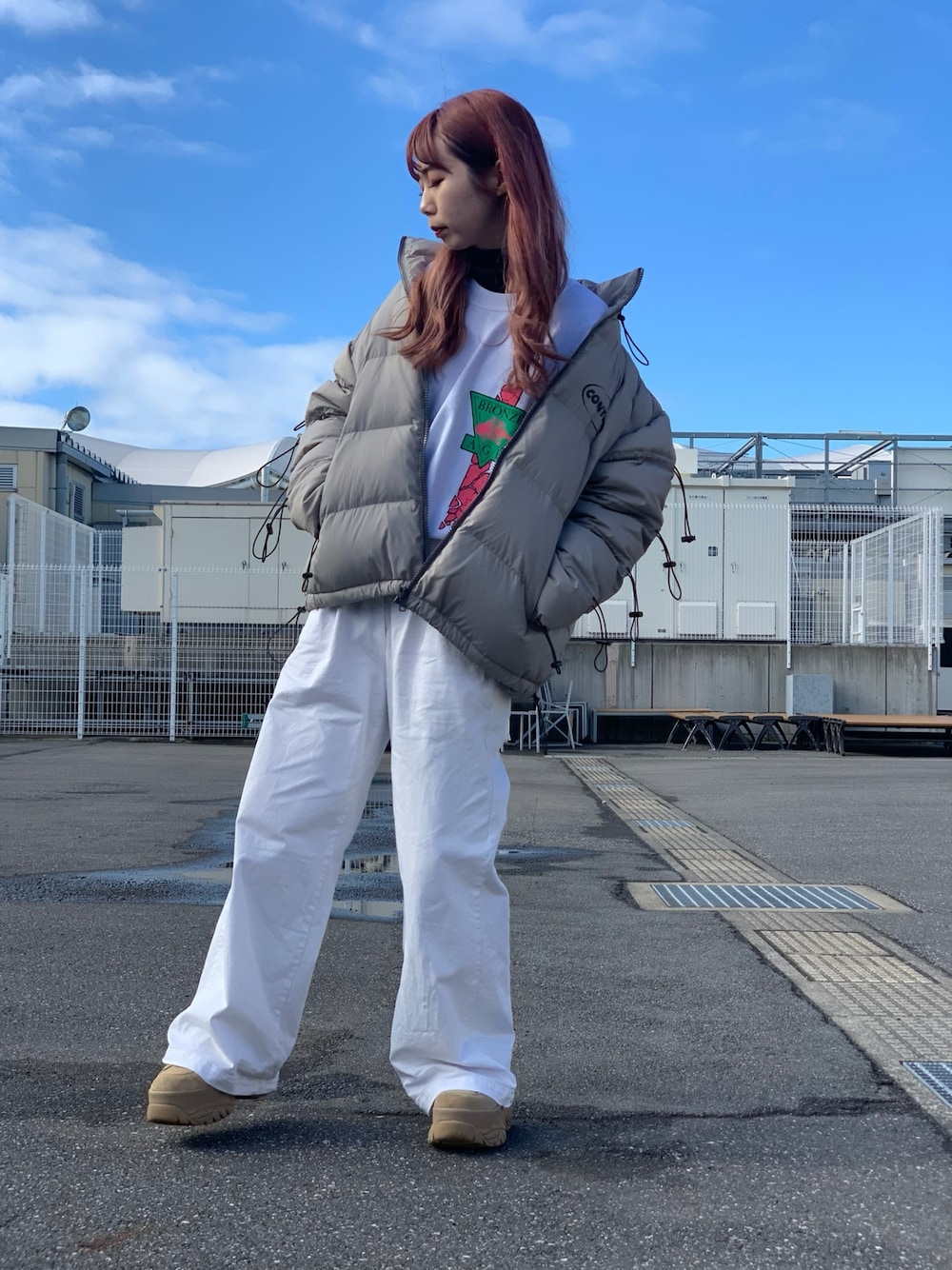 「ダウンジャケット、カジュアル、ホワイト、ワントーンコーデ、LHP、冬コーデ、休日スタイル、ootd、今日のコーデ」｜「Ctr1のCtr1/コントロール/ドローコードダウンジャケット（ダウンジャケット/コート、グレー系）」を使った、moneさん（レディース・160cm）の冬コーディネートの1枚目の写真