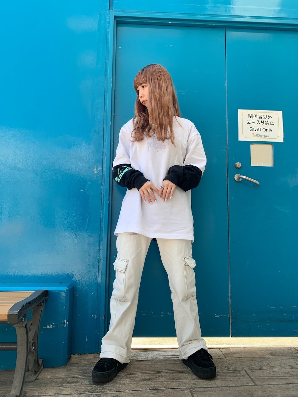 「シンプル、ホワイト、Tシャツ、LHP、休日スタイル、オールホワイト、春、ootd、今日のコーデ」｜「L.H.P Private Brandの【LAB限定モデル】A4A/エーフォーエー/ジェルロゴTシャツ（Tシャツ/カットソー、ホワイト系）」を使った、moneさん（レディース・160cm）の春コーディネートの1枚目の写真