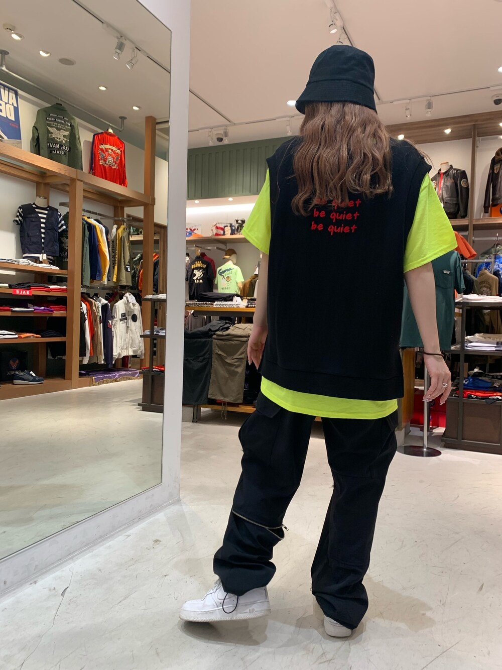 「カジュアル、夏、ストリート、LHP、ベスト、休日スタイル、ootd、ゆるコーデ、chica、ctr1」｜「Chicaのchica/チカ/コットンベスト（ベスト、ブラック系）」を使った、moneさん（レディース・160cm）の夏コーディネートの1枚目の写真