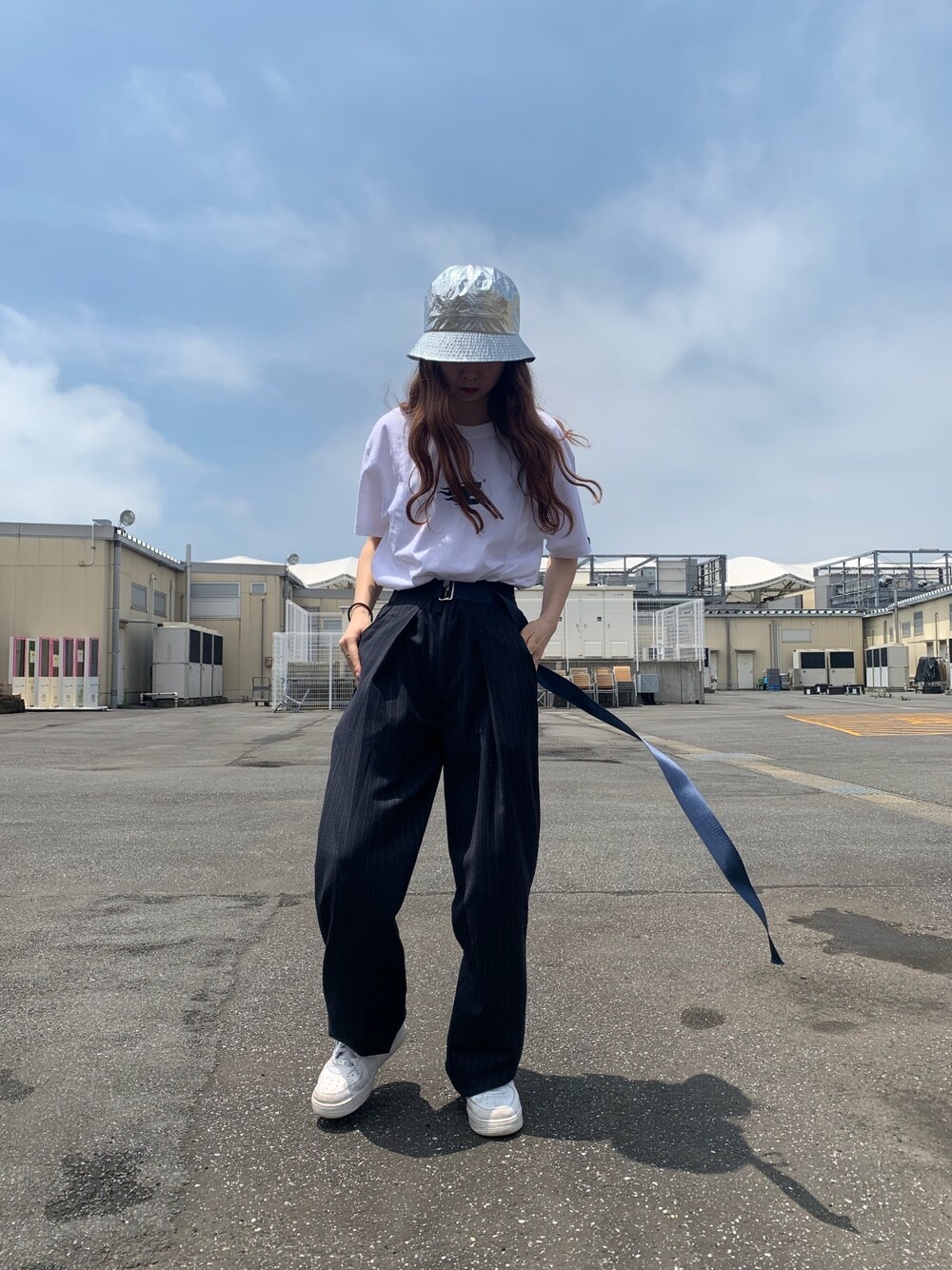「シンプル、休日スタイル、ootd、今日のコーデ、escstudio、韓国ブランド」｜「escstudioのアイテム（Tシャツ/カットソー、ホワイト系）」を使った、moneさん（レディース・160cm）の夏コーディネートの1枚目の写真