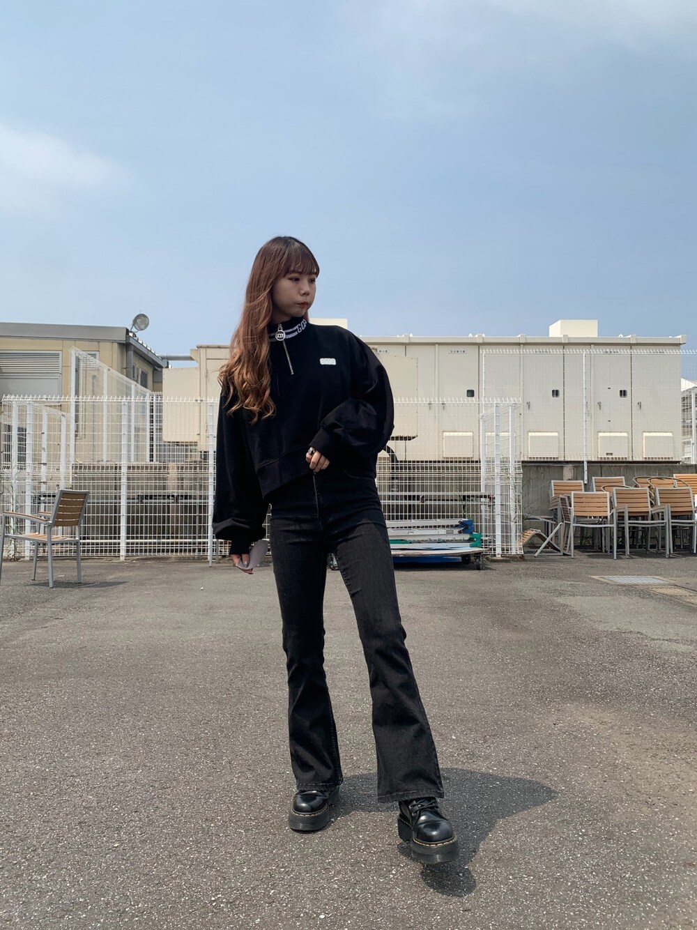 「パンツスタイル、カジュアル、今日のコーデ、休日スタイル、ootd、LHP、オールブラック、GCDS」｜「GCDSのアイテム（スウェット、ブラック系）」を使った、moneさん（レディース・160cm）の夏コーディネートの1枚目の写真