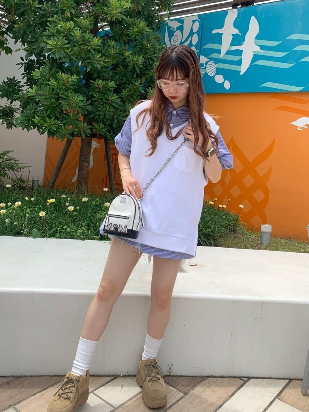 「セーター、LHP、Danke schon、休日スタイル、ootd、シャツスタイル、今日のコーデ」｜「DANKE SCHONのDankeSchon/ダンケシェーン/StripeAlbert S/S Shirts（シャツ/ブラウス、ブルー系）」を使った、moneさん（レディース・160cm）の夏コーディネートの1枚目の写真
