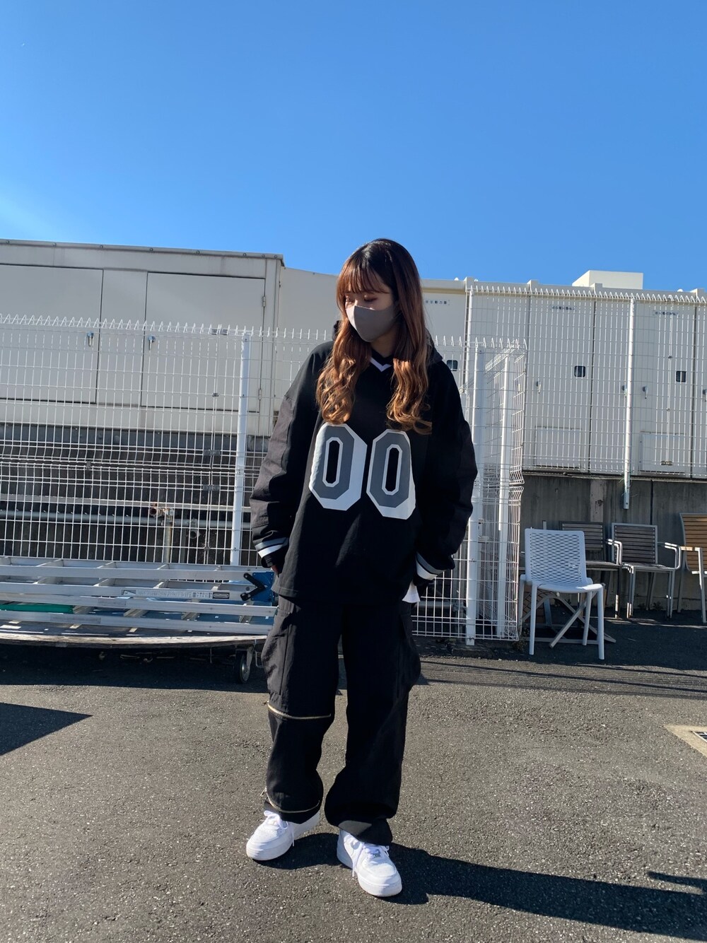 「シンプルコーデ、カジュアル、今日のコーデ、休日スタイル、ootd、LHP、FACETASM、オールブラック、ストリート、メンズライク」｜「FACETASMのアイテム（Tシャツ/カットソー、ブラック系）」を使った、moneさん（レディース・160cm）の冬コーディネートの1枚目の写真