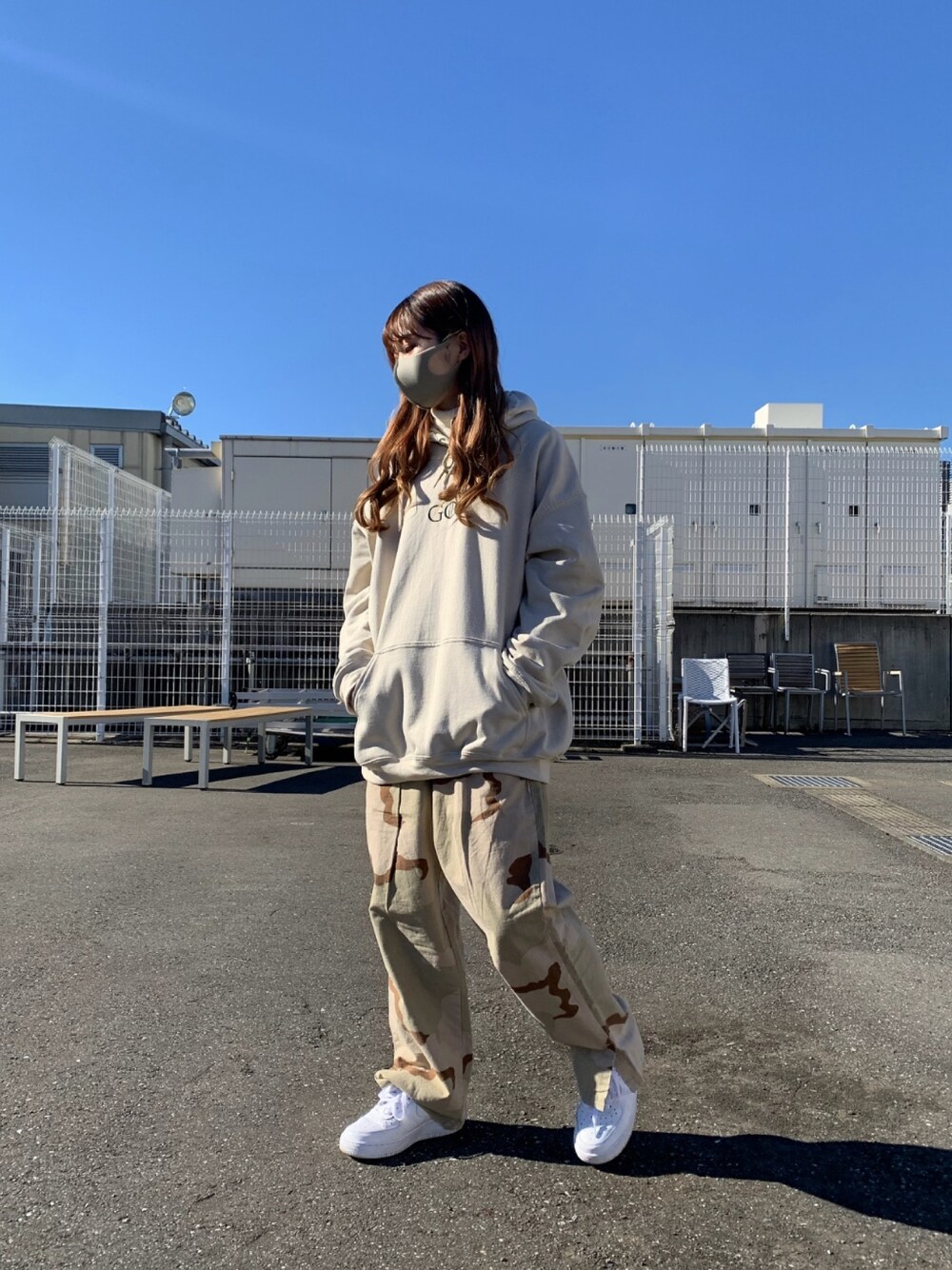 「カジュアル、ベージュ、パーカー、LHP、休日コーデ、ootd、今日のコーデ、WHITELAND BLACKBURN、秋冬コーデ」｜「WHITELANDのWHITELAND/ホワイトランド/GOT TARGARYEN（パーカー、ベージュ系）」を使った、moneさん（レディース・160cm）の冬コーディネートの1枚目の写真