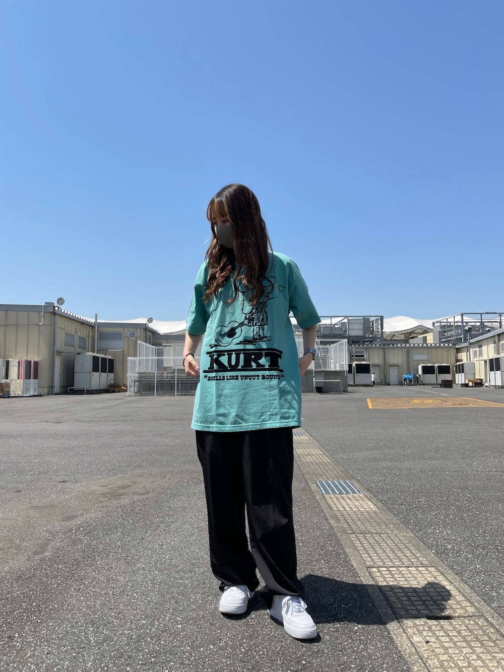 「今日のコーデ、ootd、休日スタイル、LHP、Tシャツ、カジュアル、ラフ」｜「STRANGE TRIPのSTRANGE TRIP(ストレンジトリップ) 別注 KURT TEE（Tシャツ/カットソー、ブルー系）」を使った、moneさん（レディース・160cm）の春コーディネートの1枚目の写真