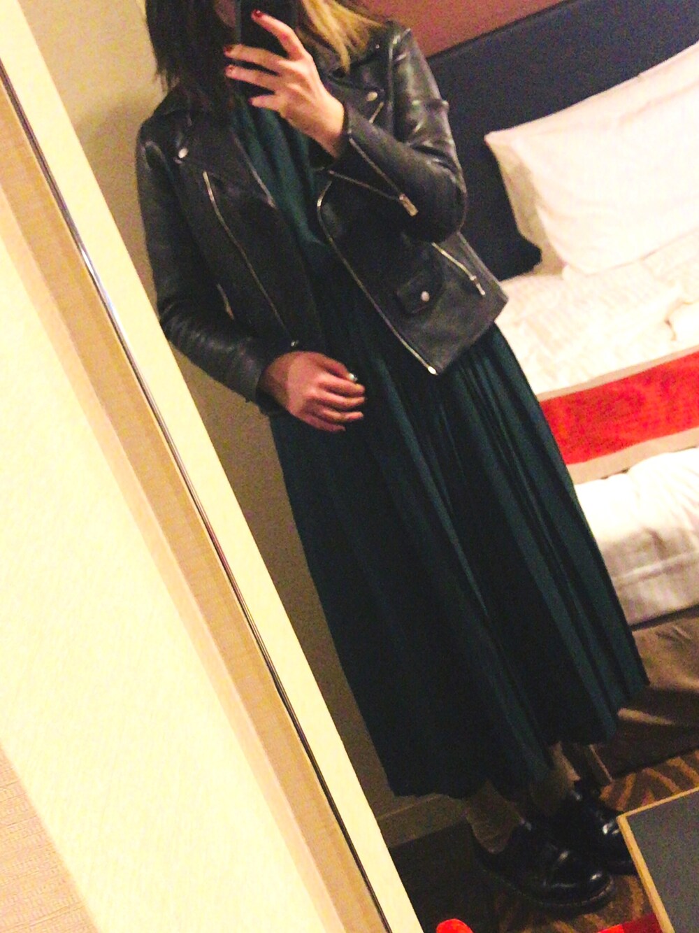 「PAGEBOYのプリーツハイネックワンピース（ワンピース、グリーン系）」を使った、Harunaさん（レディース・157cm）の秋コーディネートの1枚目の写真