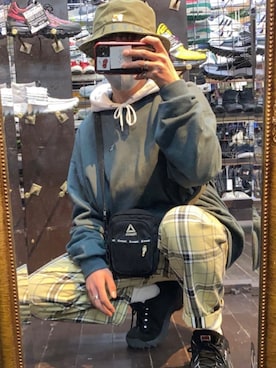 「VANS（バンズ）のアイテム（パーカー）」を使った、®️さん（メンズ・174cm）の冬コーディネート