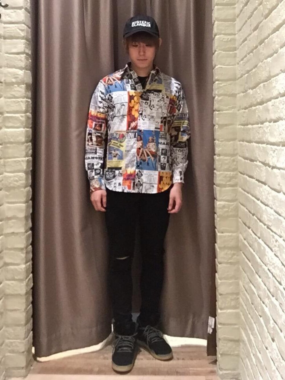 「Hysteric Glamour、ヒステリックグラマー、秋コーデ」｜「HYSTERIC GLAMOURのSU加工ISKOツイル スリムパンツ（デニムパンツ、ブラック系）」を使った、こうへいさん（メンズ・175cm）の夏コーディネートの1枚目の写真