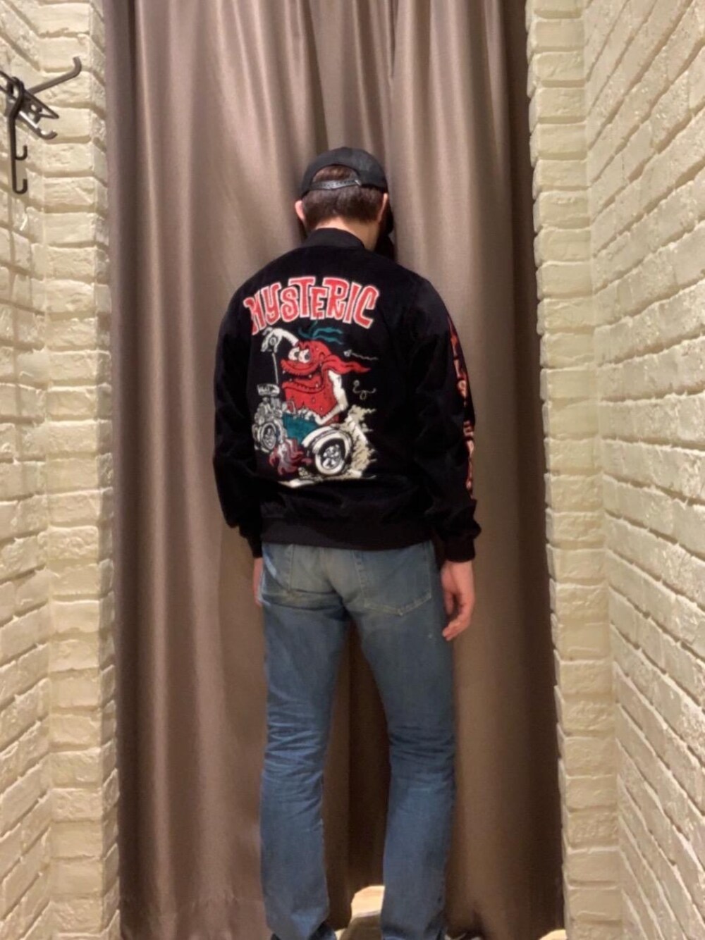 「ロック、大人カジュアル、Hysteric Glamour、90'sスタイル、秋コーデ、ストロベリーモンスター」｜「HYSTERIC GLAMOURのVIXXXENS pt メッシュキャップ（キャップ、ブラック系）」を使った、こうへいさん（メンズ・175cm）の秋コーディネートの1枚目の写真