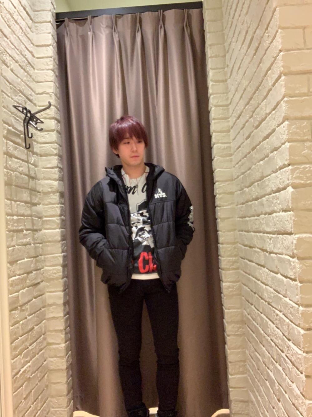 「カジュアル、ロック、ダウン、Tシャツ、大人カジュアル、Hysteric Glamour、プリマロフト、秋コーデ」｜「HYSTERIC GLAMOURのISKOツイルスリムパンツ（その他パンツ、ブラック系）」を使った、こうへいさん（メンズ・177cm）の秋コーディネートの1枚目の写真