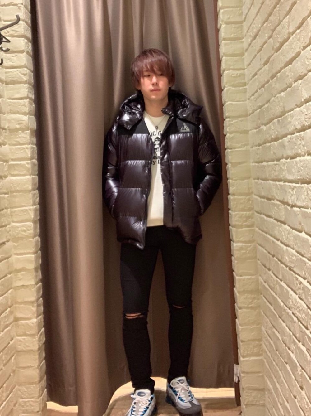「シンプル、大人カジュアル、Hysteric Glamour、ラフ、秋コーデ」｜「HYSTERIC GLAMOURのSU加工ISKOツイル スリムパンツ（デニムパンツ、ブラック系）」を使った、こうへいさん（メンズ・177cm）の秋コーディネートの1枚目の写真