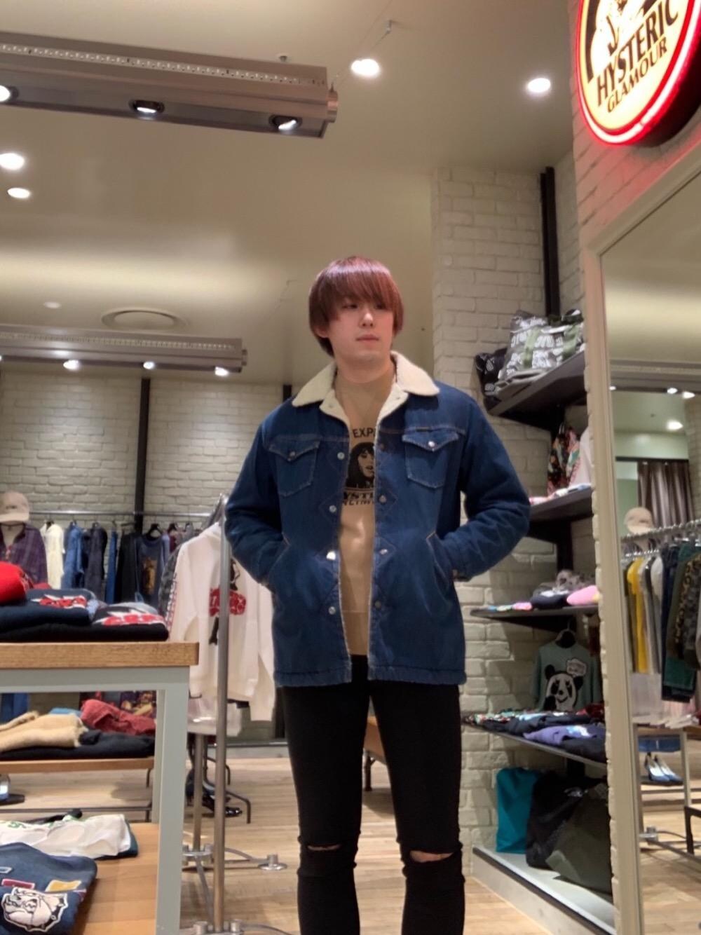 「カジュアル、大人カジュアル、Hysteric Glamour、90'sスタイル」｜「HYSTERIC GLAMOURのSU加工ISKOツイル スリムパンツ（デニムパンツ、ブラック系）」を使った、こうへいさん（メンズ・177cm）の秋コーディネートの1枚目の写真